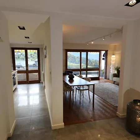 Апартаменты Modern And Stylish 3-bedroom With Views - Centre Of St Gervais *